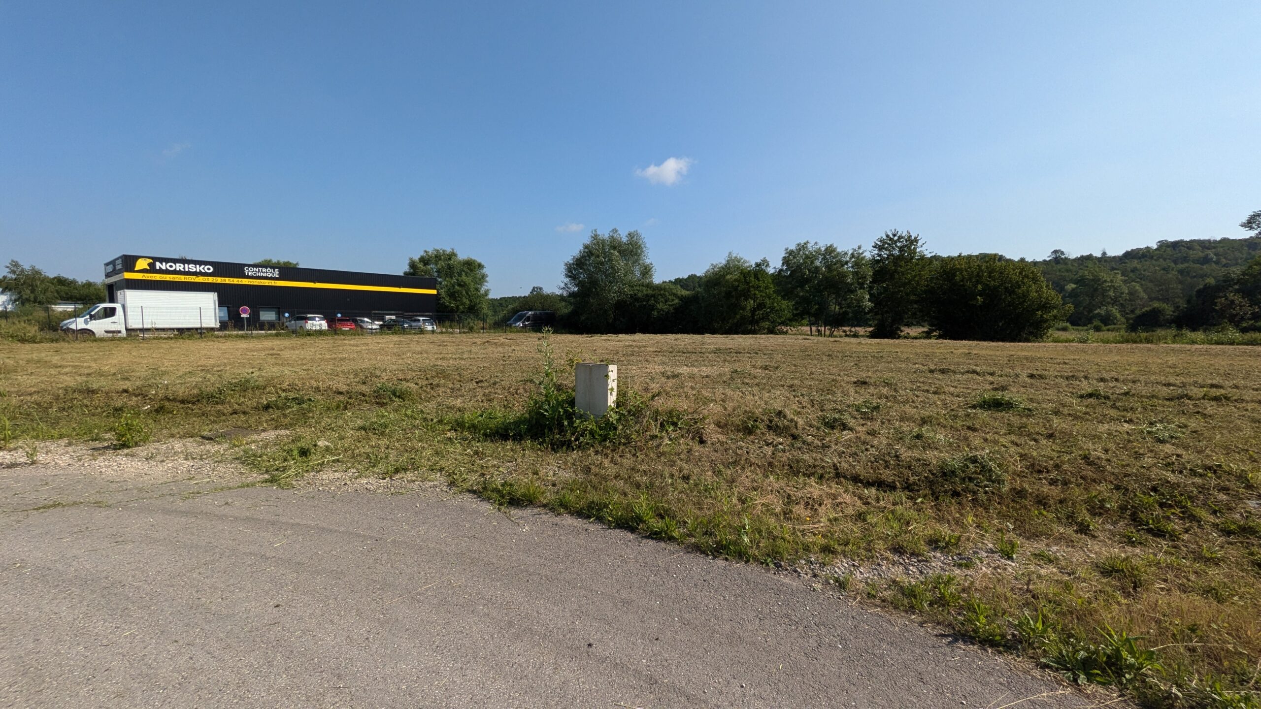 Photo de la zone de la cotonnière à Poussay avec l'entreprise Norisko à proximité