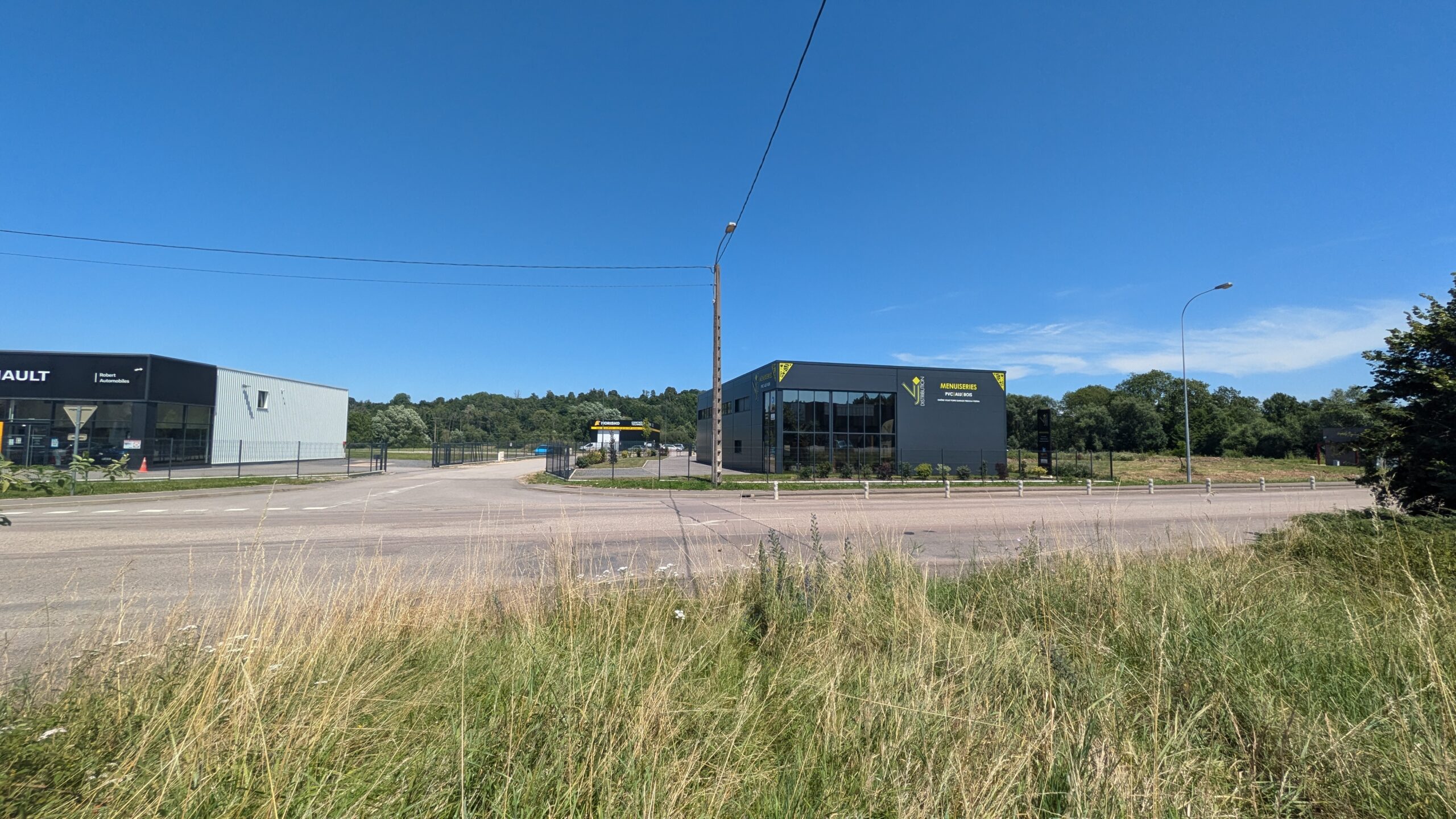 Photo de la zone de la cotonnière à Poussay avec les entreprises déjà installée comme Renault