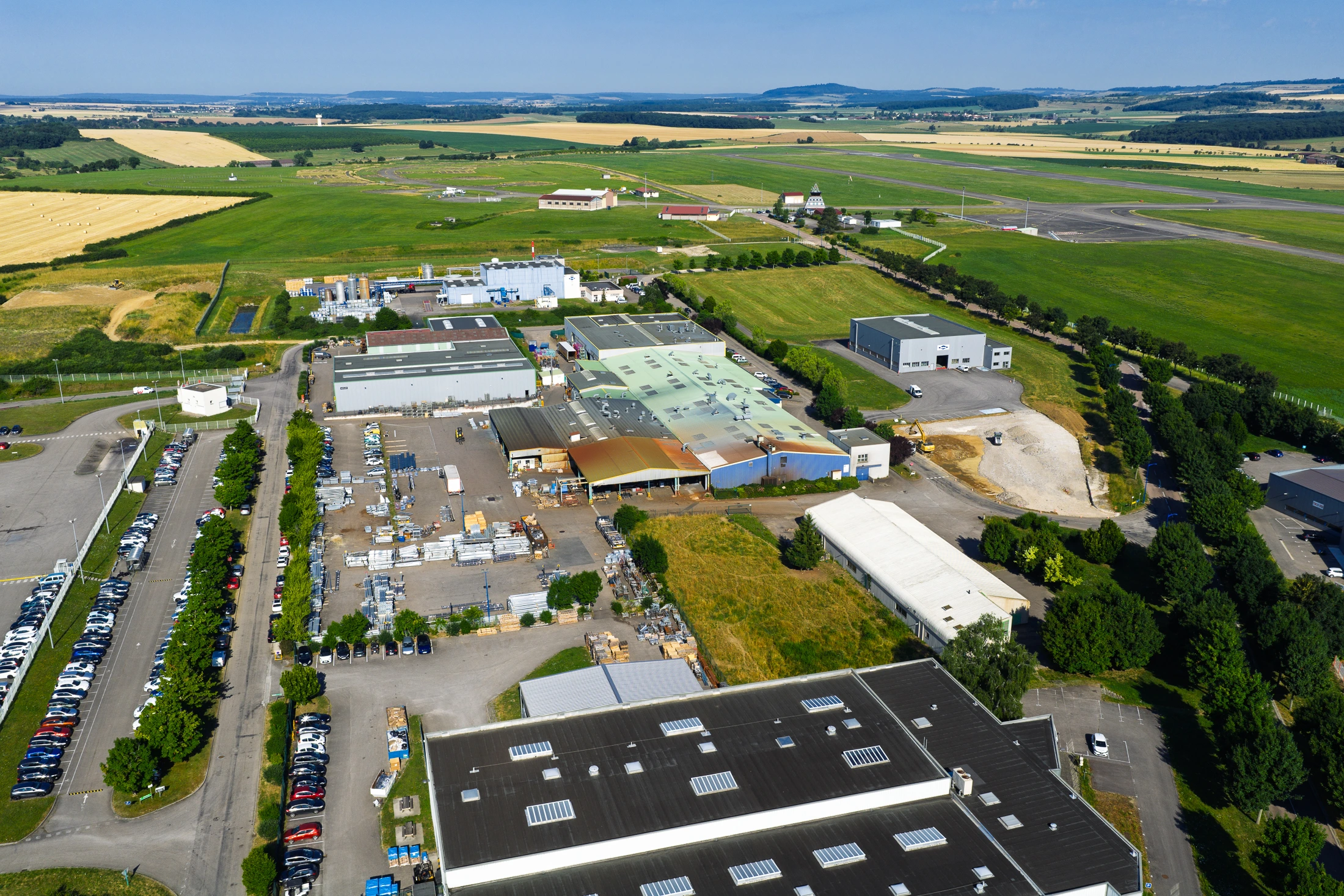 zone de mirecourt juvaincourt dans les vosges avec les entreprises attenantes et le foncier disponible.